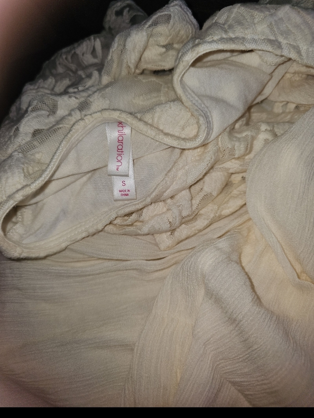 Xhilaration Cream Lace-Sleeve V-Neck Tunic Top - Picture 6 of 6